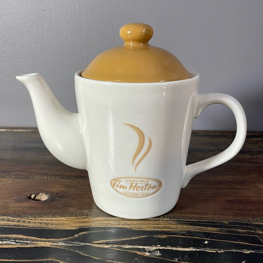 Tim Hortons teapot - with sunny cornflower yellow lid - perfect for one!